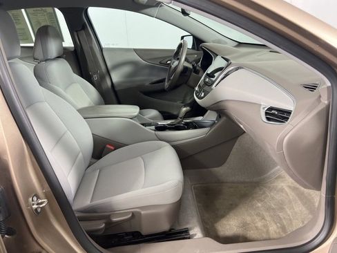 Used 2018 Chevrolet Malibu LT image 11
