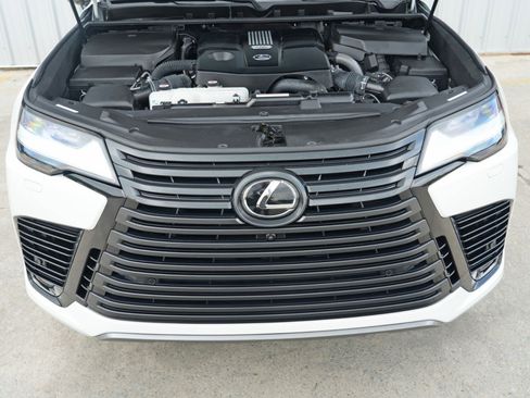 Used 2023 Lexus LX 600 Luxury w/ Appearance Package image 8