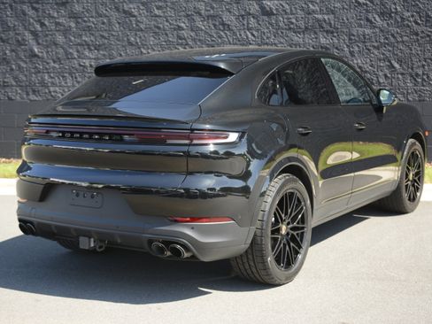 Certified 2024 Porsche Cayenne GTS AWD/4WD image 7