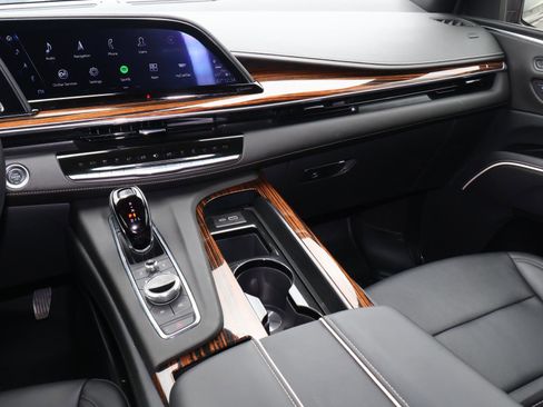 Certified 2024 Cadillac Escalade ESV Luxury RWD image 16