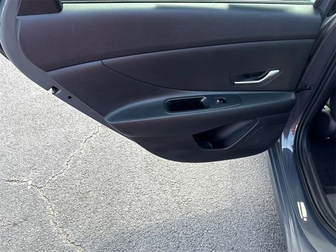 Used 2024 Hyundai Elantra SEL image 21