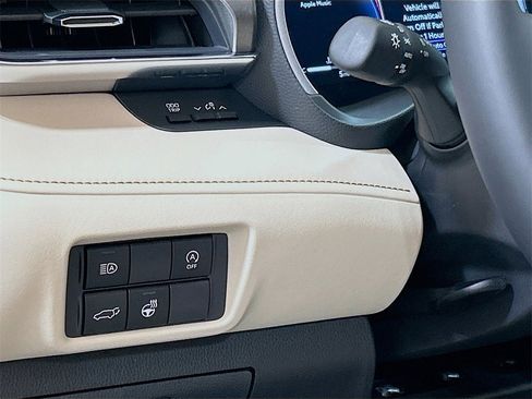 New 2025 Toyota Highlander Limited image 8