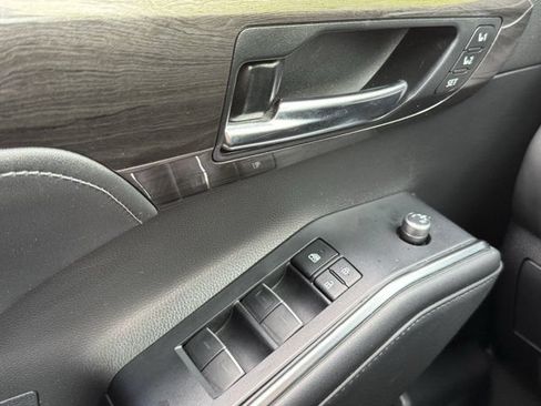 Used 2020 Toyota Highlander Platinum AWD/4WD image 7