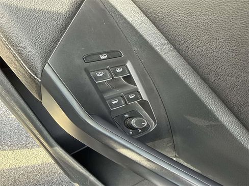 Used 2024 Volkswagen Jetta SE image 11