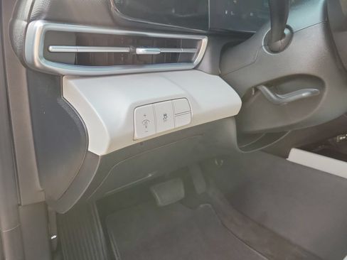 Used 2025 Hyundai Elantra Limited FWD image 21