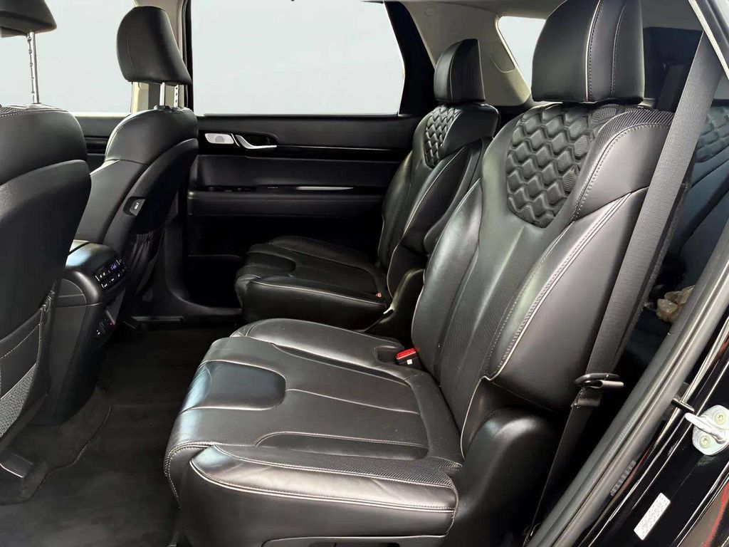 Used 2022 Hyundai Palisade Limited FWD image 9