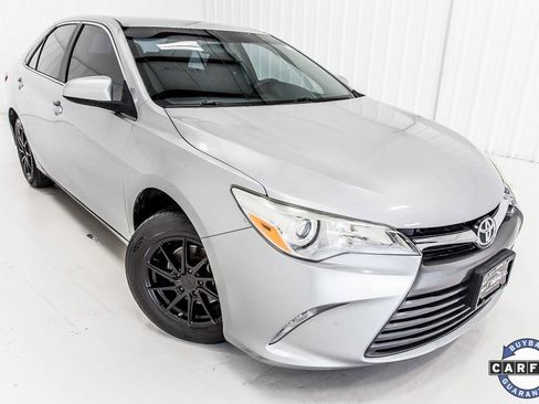 Used 2017 Toyota Camry LE image 10