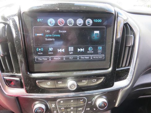 Used 2018 Chevrolet Traverse LT image 17