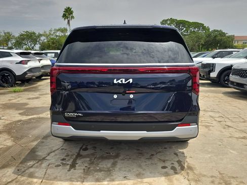 New 2027 Kia Carnival FWD image 7