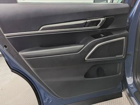 Used 2025 Kia Telluride S FWD image 16