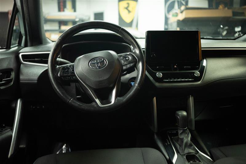 Used 2023 Toyota Corolla Cross AWD Hybrid image 16