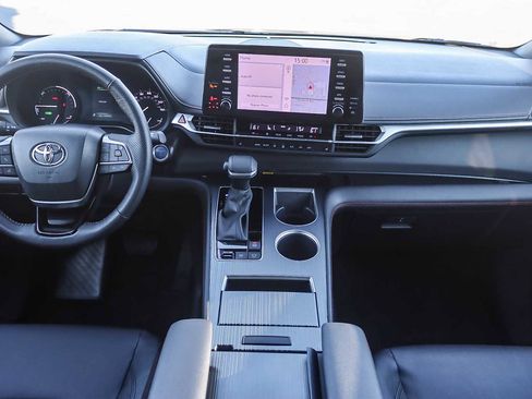 Used 2023 Toyota Sienna XSE image 11