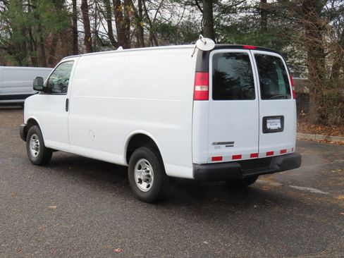 Used 2015 Chevrolet Express 2500 image 4