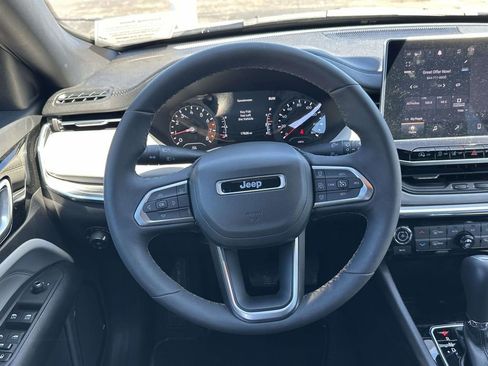 Used 2023 Jeep Compass Limited image 15