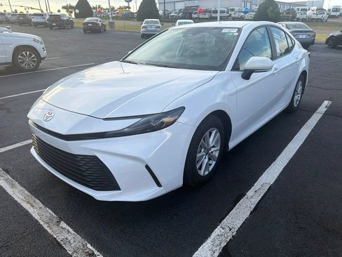 Used 2025 Toyota Camry LE w/ Convenience Package FWD image 1