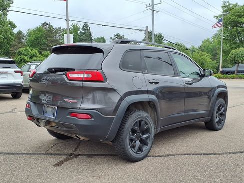Used 2018 Jeep Cherokee Trailhawk w/ Cold Weather Group AWD/4WD image 4