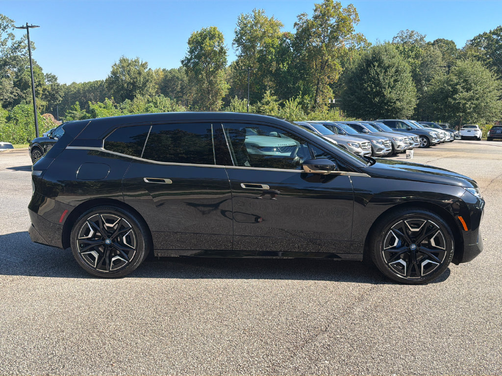 Used 2023 BMW iX xDrive50 w/ Ultimate Package 2 AWD/4WD image 8