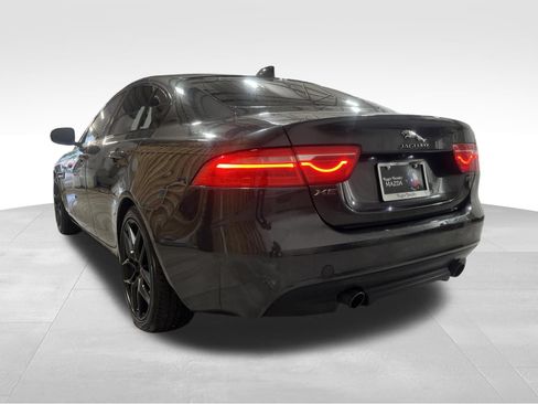 Used 2017 Jaguar XE Prestige RWD image 7
