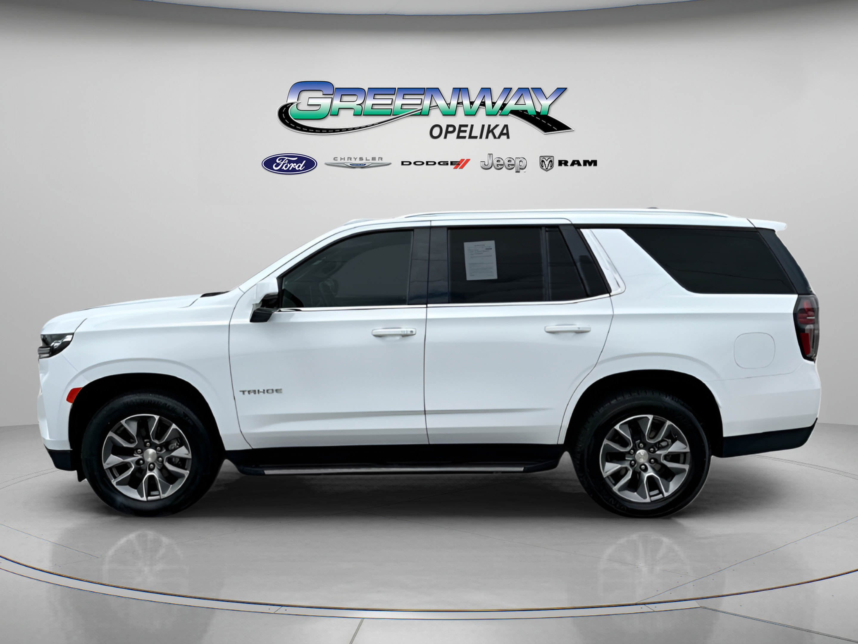 Used 2024 Chevrolet Tahoe LT w/ Luxury Package RWD image 5