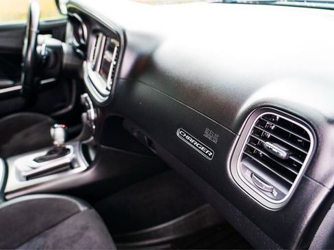 Used 2019 Dodge Charger Scat Pack w/ Dynamics Package RWD image 18