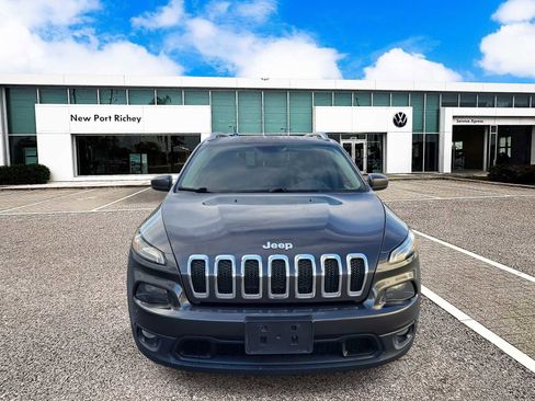 Used 2017 Jeep Cherokee Latitude w/ Cold Weather Group image 3