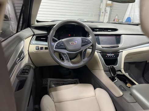 Used 2017 Cadillac XT5 Luxury w/ Driver Awareness Package image 19