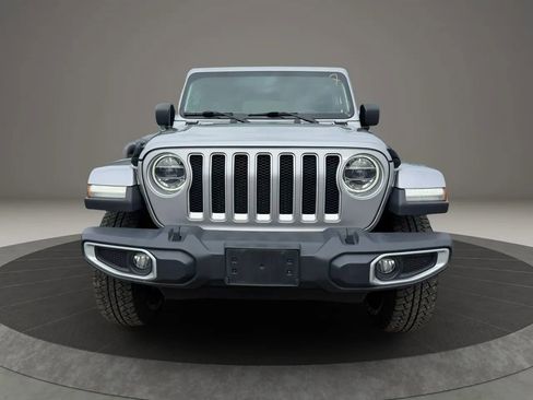 Used 2019 Jeep Wrangler Unlimited Sahara w/ Cold Weather Group AWD/4WD image 2