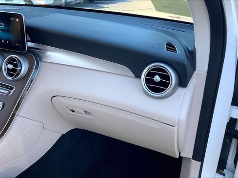 Used 2022 Mercedes-Benz GLC 300 4MATIC image 18