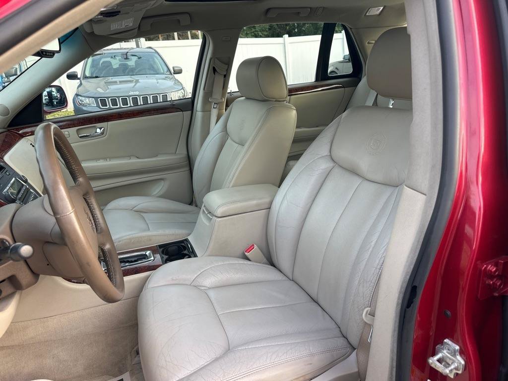 Used 2006 Cadillac DTS w/ Trunk Convenience Package FWD image 17