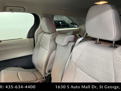 Used 2023 Toyota Sienna LE AWD/4WD image 19