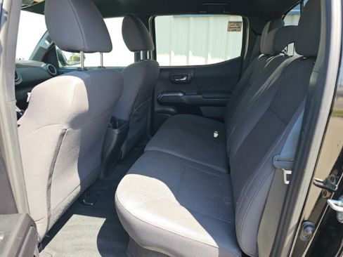 Used 2019 Toyota Tacoma TRD Off-Road AWD/4WD image 7