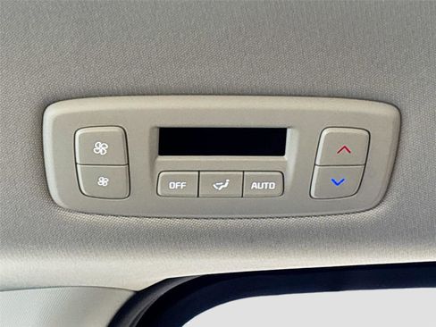 Used 2025 Kia Carnival FWD image 25