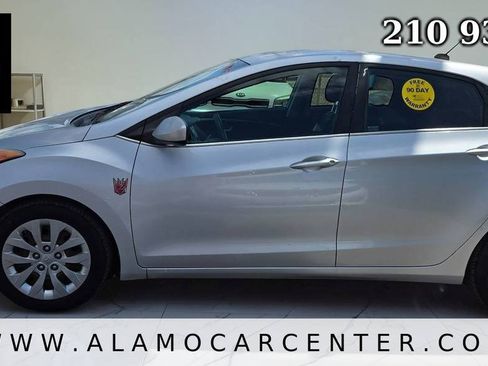 Used 2016 Hyundai Elantra GT FWD image 2