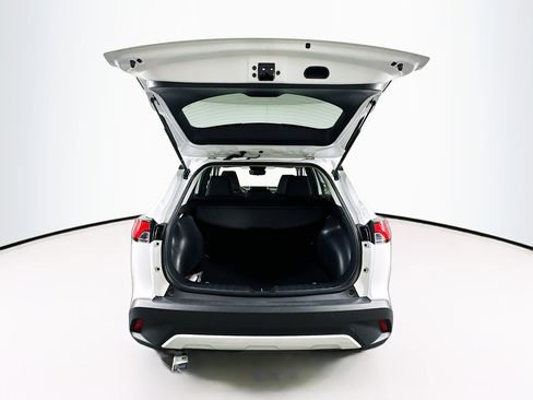 Used 2025 Toyota Corolla Cross XLE image 28