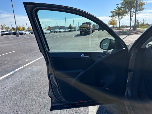 Used 2015 Volkswagen Tiguan SEL AWD/4WD image 9