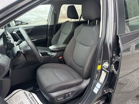 Used 2022 Toyota RAV4 XLE AWD/4WD image 13