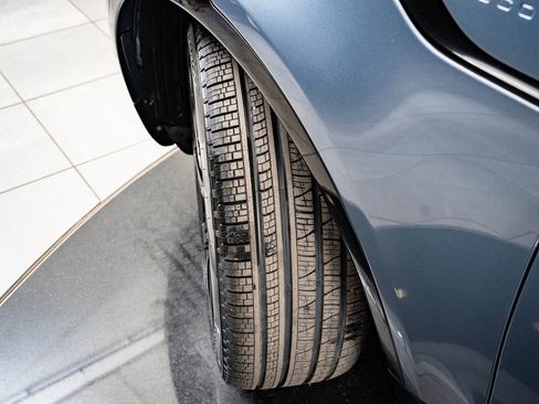 Used 2023 Land Rover Discovery S R-Dynamic image 46