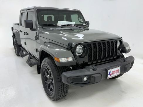 Used 2021 Jeep Gladiator Sport AWD/4WD image 2