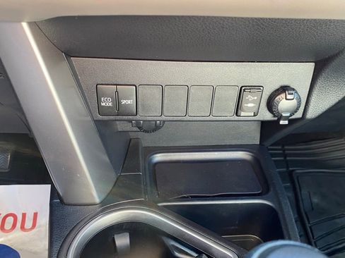 Used 2018 Toyota RAV4 XLE image 24