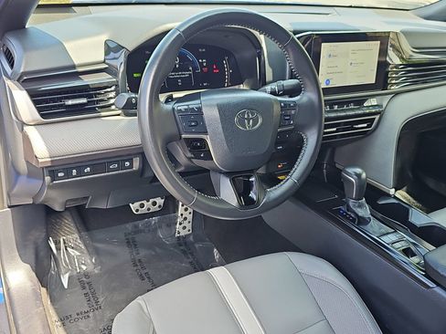 Used 2025 Toyota Camry SE w/ Convenience Package FWD image 15