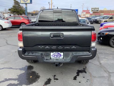 Used 2020 Toyota Tacoma TRD Off-Road image 9