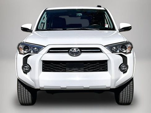 Used 2023 Toyota 4Runner SR5 Premium image 3
