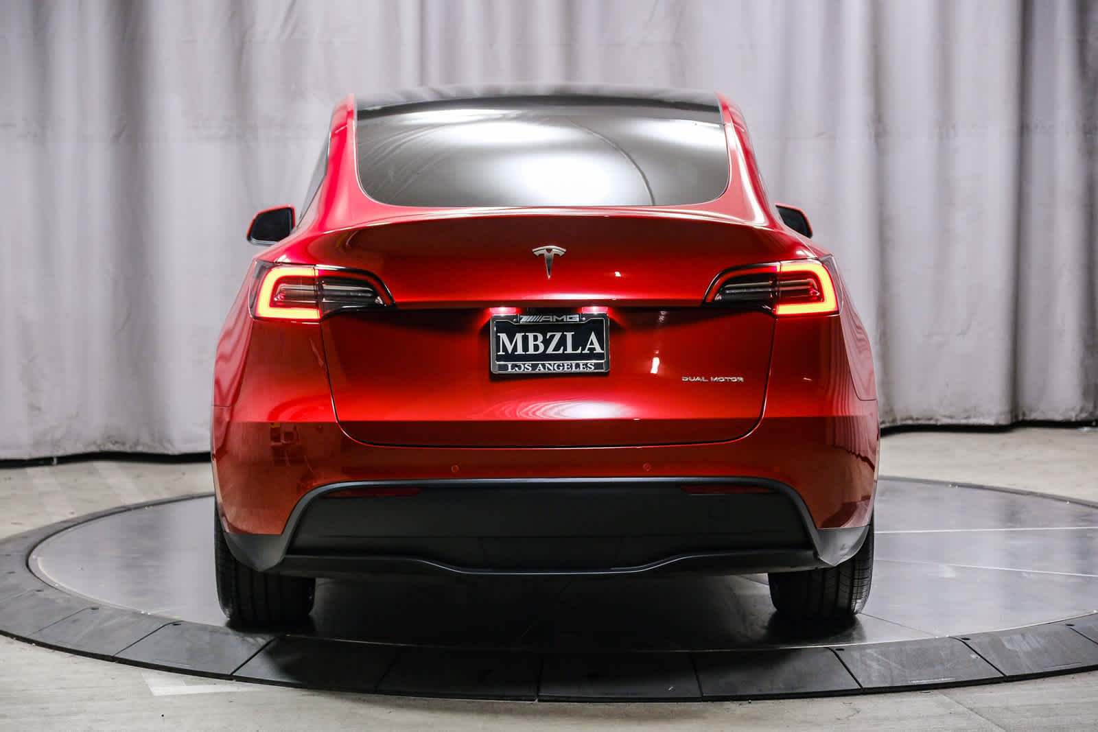 Used 2022 Tesla Model Y Long Range AWD/4WD image 3