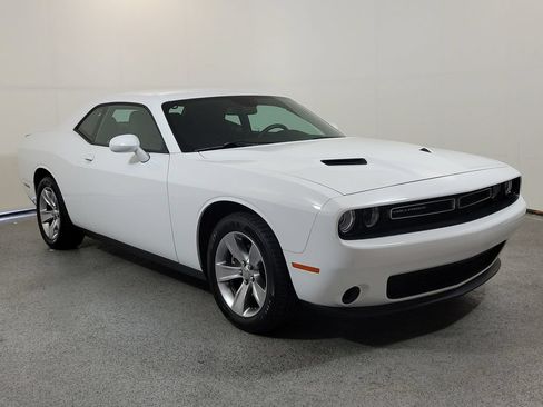 Used 2022 Dodge Challenger SXT RWD image 1