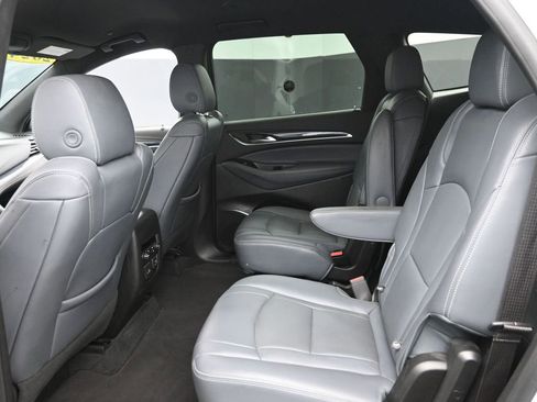 Used 2024 Buick Enclave Premium image 13