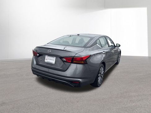 Used 2024 Nissan Altima 2.5 SV FWD image 4