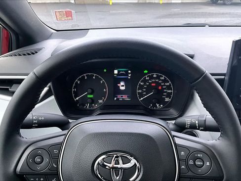 Used 2025 Toyota Corolla SE w/ Convenience Package image 18