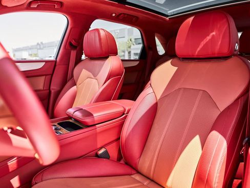 Used 2023 Bentley Bentayga AWD/4WD image 42
