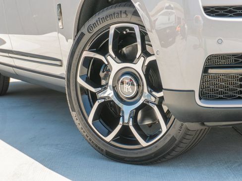 Used 2024 Rolls-Royce Cullinan Black Badge AWD/4WD image 33