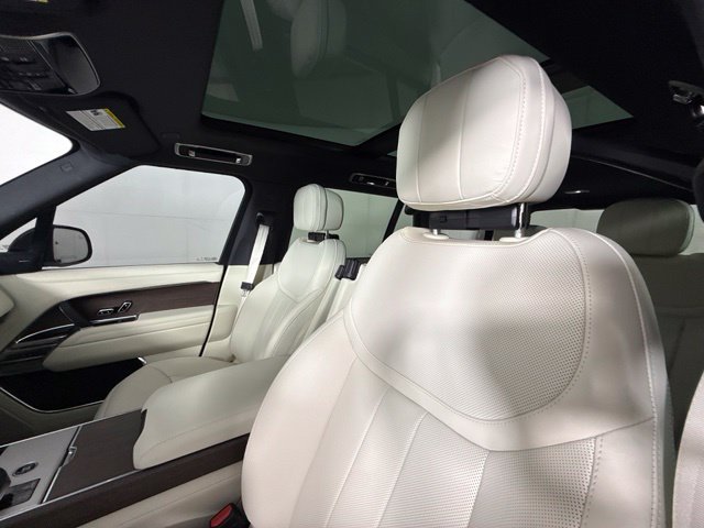 New 2026 Land Rover Range Rover Long Wheelbase SE AWD/4WD image 16